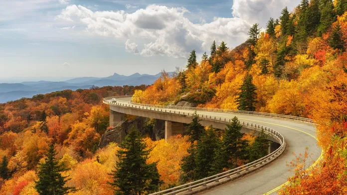 Linn Cove Viaduct in autumn. Image: Adobe Stock.