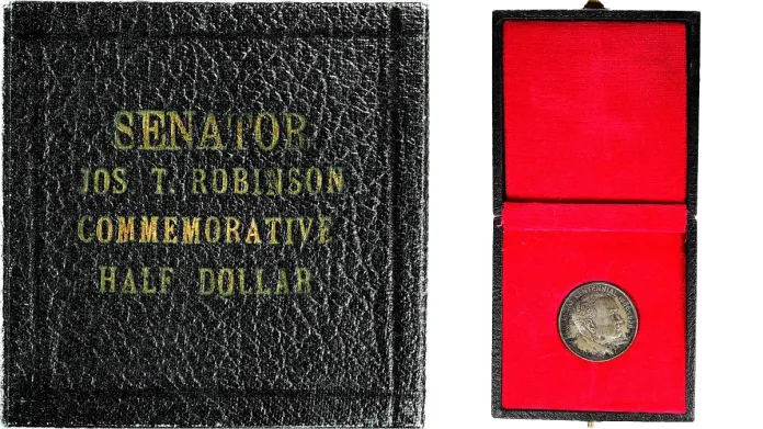 Robinson Half Dollar presentation case. Image: Stack's Bowers.