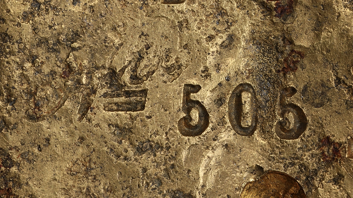 Close-Up marks on a Russian gold ingot. Image: GreatCollections.